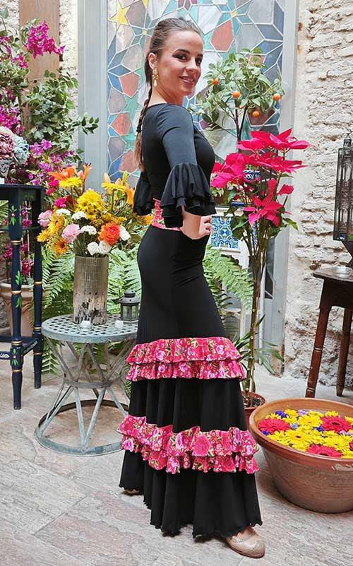 Falda Flamenco Negra con Volantes y Fajín Estampado de Flores