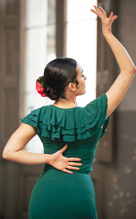 Haut de flamenco vert à volants sur le décolleté