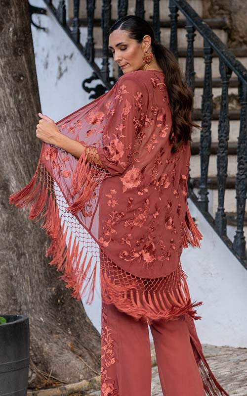 Chaqueta Amorosa Bordada con Flores de Mantón al Tono
