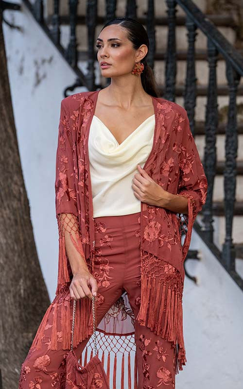 Chaqueta Amorosa Bordada con Flores de Mantón al Tono