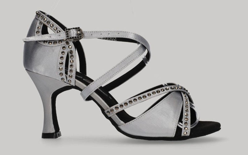 Chaussure de danse de salon argentée avec strass en cristal sur la tige et le talon