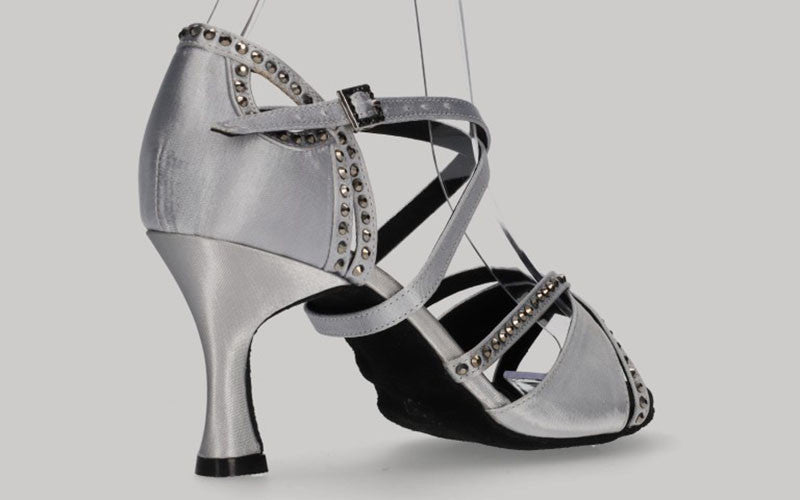 Chaussure de danse de salon argentée avec strass en cristal sur la tige et le talon