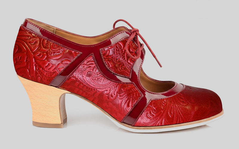 Zapato de baile flamenco profesional combinado piel repujada roja y adorno en charol rojo
