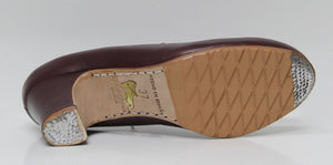 Professional flamenco dance shoe in burgundy leather
