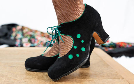 Chaussure de danse flamenco professionnelle en daim noir et daim vert à pois