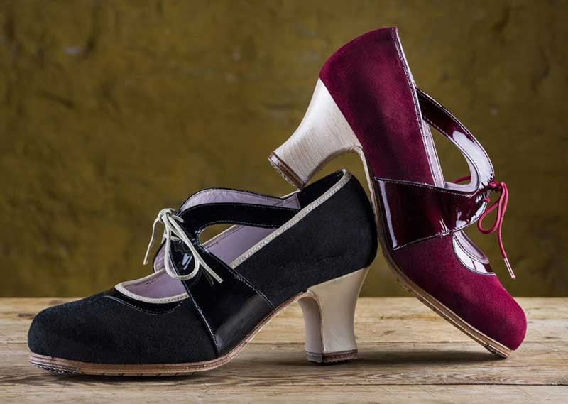 Professional flamenco dance shoe combined with black suede and patent leather