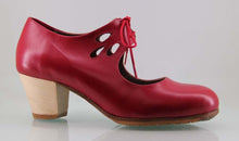 Zapato de baile flamenco profesional piel rojo lágrimas caladas