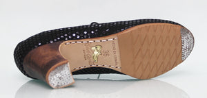 Professional flamenco dance shoe in black fancy leather