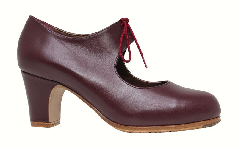 Professional flamenco dance shoe in burgundy leather