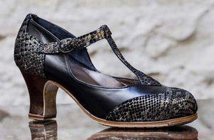 Professional flamenco dance shoe combined black leather and fantasy