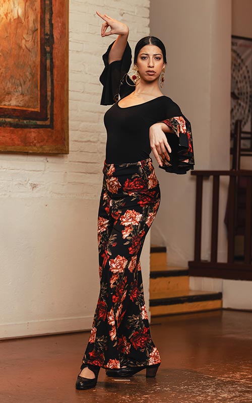 Pantalón Casino de punto elástico negro con estampado de claveles