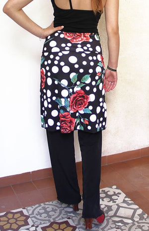 Falda-Pantalón Negro y Estampado Lunar y Flores