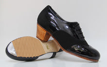 Chaussure de flamenco professionnelle alliant cuir verni et daim noir