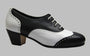 Chaussure de flamenco professionnelle, combinant cuir noir et blanc