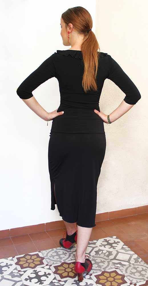 Short black skirt with silk knit sash