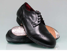 Chaussure de flamenco professionnelle noire à talon bas et ornement sur la tige