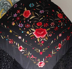 Mantón Seda Negro Bordado a Mano 140 cm.