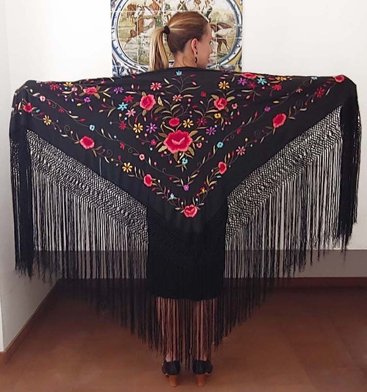 Mantón Seda Negro Bordado a Mano 140 cm.