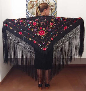 Mantón Seda Negro Bordado a Mano 140 cm.