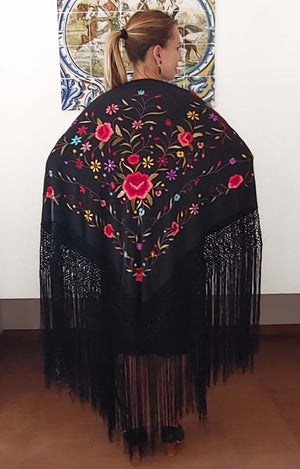 Mantón Seda Negro Bordado a Mano 140 cm.