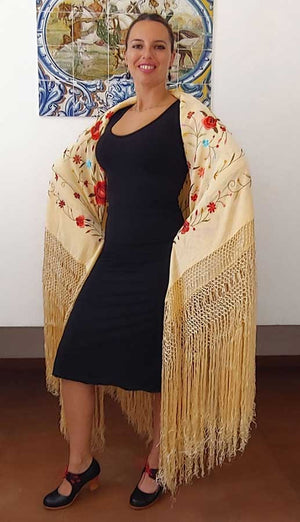 Mantón Seda Beige Bordado a Mano 140 cm.