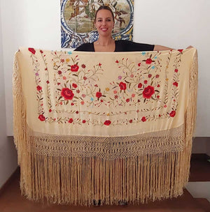 Mantón Seda Beige Bordado a Mano 140 cm.