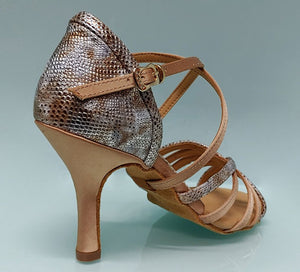 Chaussure de danse de salon combinée en satin et fantaisie.