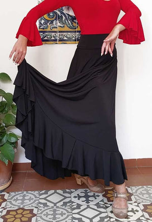 Jupe de flamenco noire avec une demi-couche et un volant