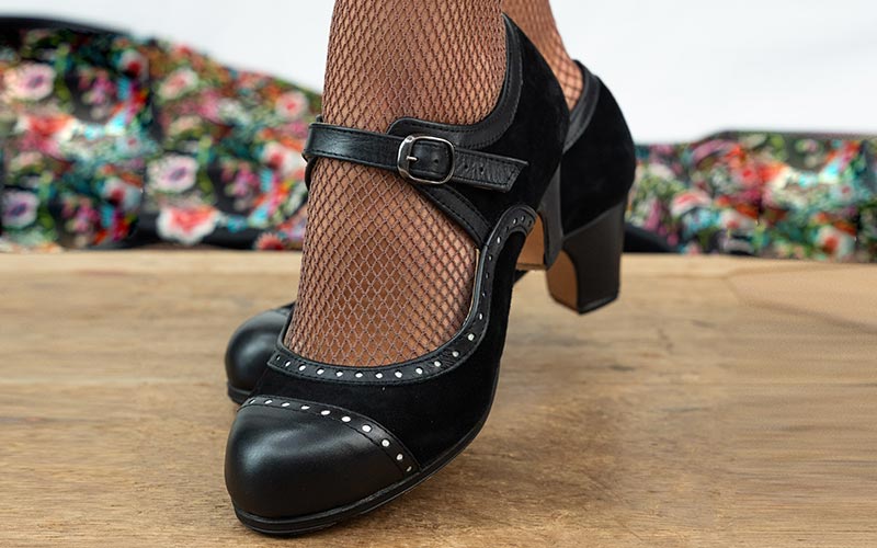 Professional flamenco dance shoe in black suede and leather