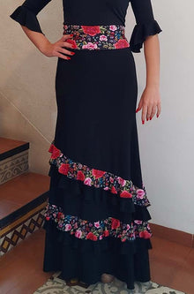 Jupe flamenco noire à volants et ceinture fleurie