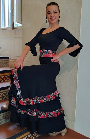 Falda Flamenco Negra con Volantes y Fajín de Flores