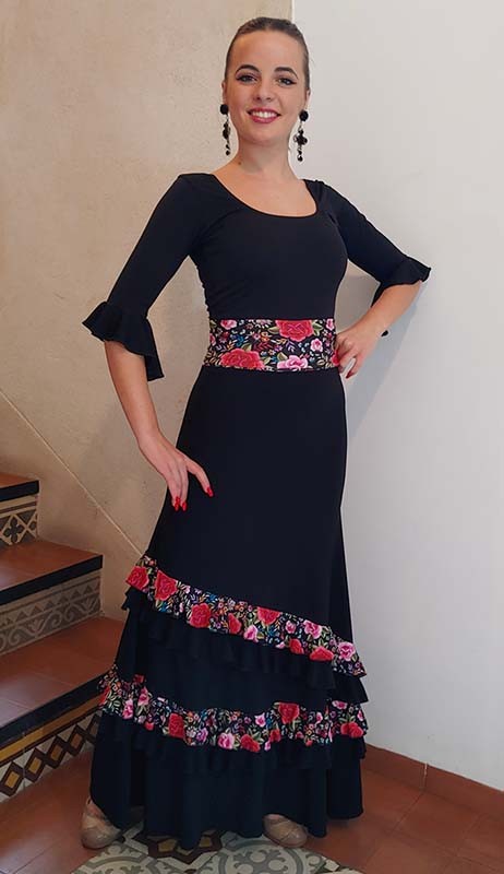 Falda Flamenco Negra con Volantes y Fajín de Flores