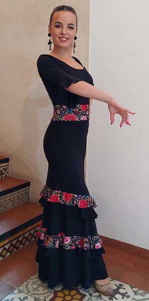 Falda Flamenco Negra con Volantes y Fajín de Flores