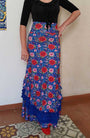 Falda flamenco azul estampada de flores con volantes