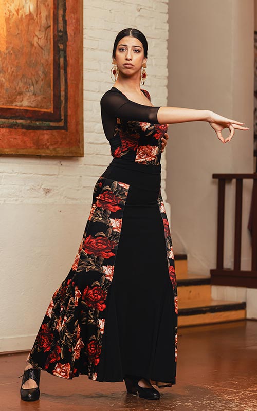 Falda flamenco larga Azabache negra combinada con estampado de claveles