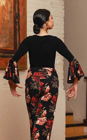 Top Carmona de punto elástico negro con manga 3/4 con estampado de claveles