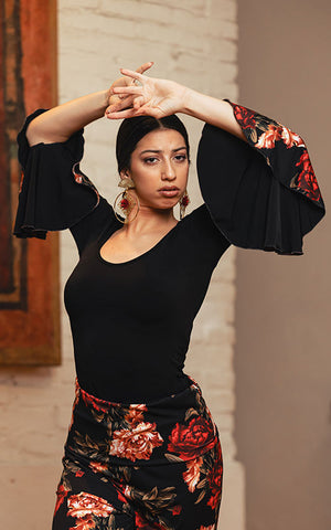 Top Carmona de punto elástico negro con manga 3/4 con estampado de claveles