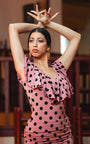 Top flamenco entallado rosa con lunares negros con volante en escote