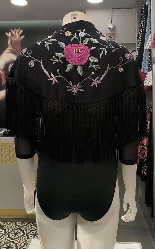 Mantoncillo negro bordado con flores y rosas de colores 125 cm.