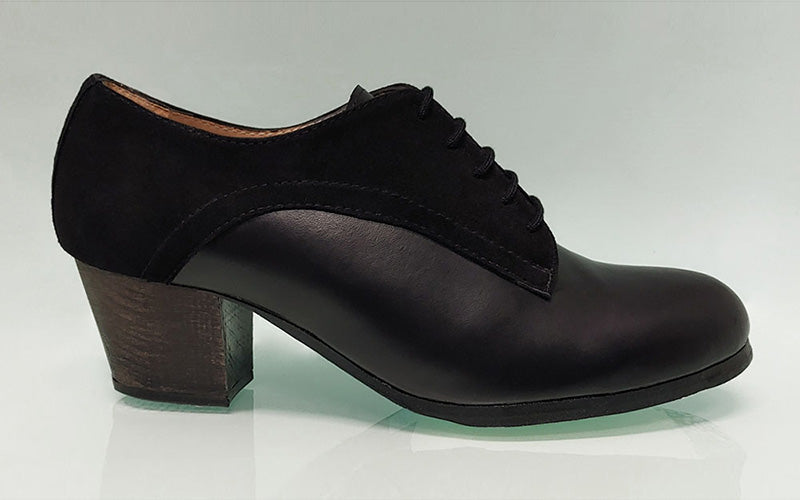 Chaussure de flamenco professionnelle alliant cuir et daim