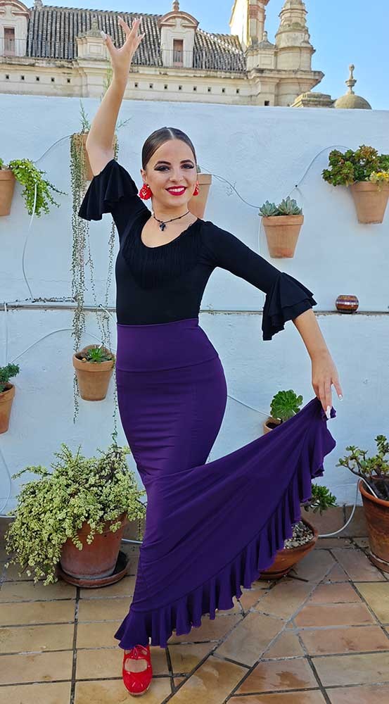 Jupe flamenco bordeaux, ajustée jusqu'à mi-cuisse avec ceinture
