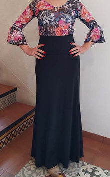 Falda flamenco negra entallada con mucho vuelo