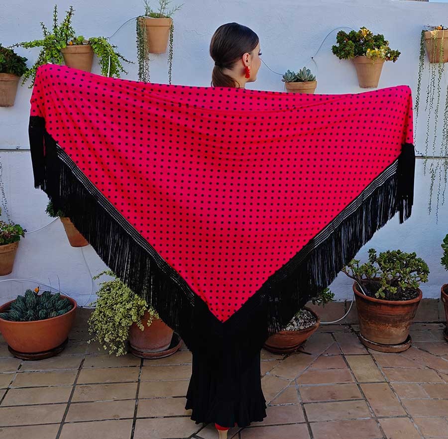 Mantón En Pico Rojo Lunar Negro Con Flecos Negros Doble Tejido