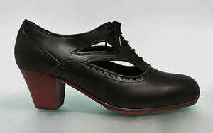 Zapato de baile flamenco profesional piel negro con detalle calado y cordones