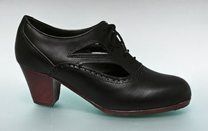 Zapato de baile flamenco profesional piel negro con detalle calado y cordones