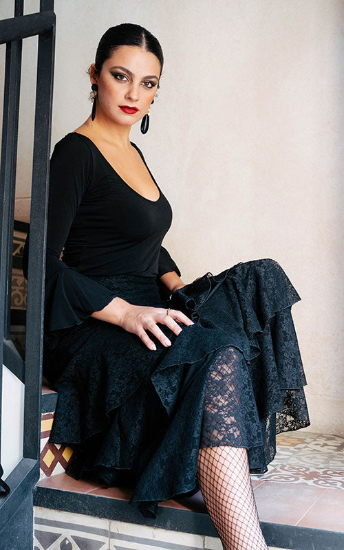 Falda flamenco de encaje negro con 3 volantes