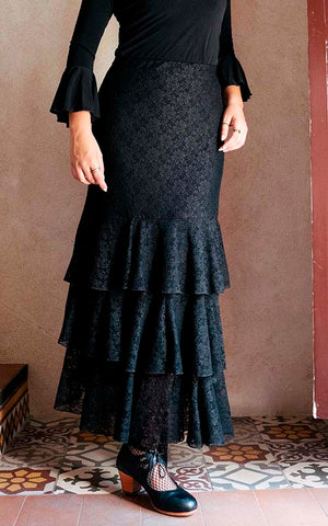 Falda flamenco de encaje negro con 3 volantes
