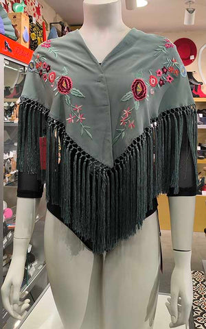 Mantoncillo verde jabonoso bordado con flores y rosas de colores 125 cm.