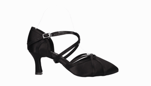 Zapato para baile latino y de salón en satén negro con puntera cerrada