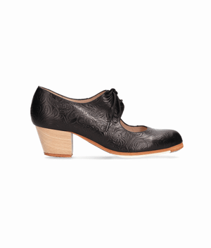 Zapato de baile flamenco profesional de piel repujada negro con cordones